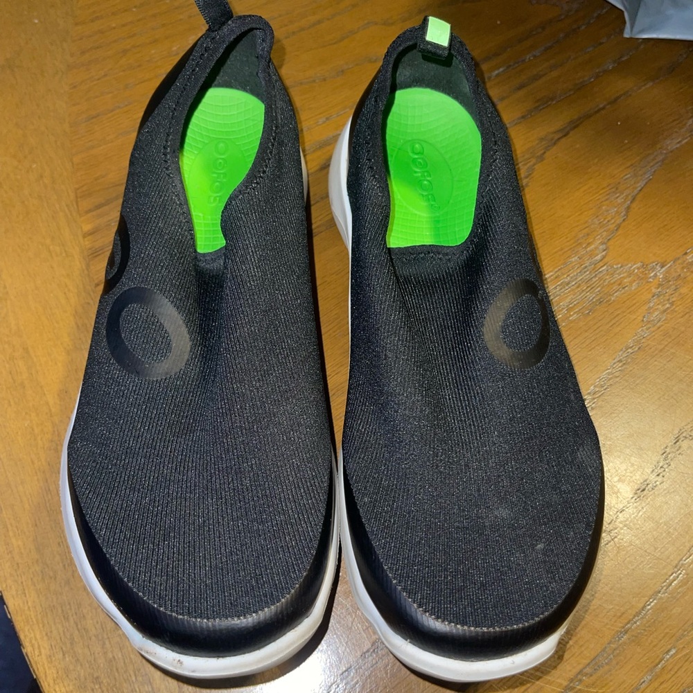 Black Ofos Slip-On Sneakers with Green Insole Women Size 8 Comfort Athletic